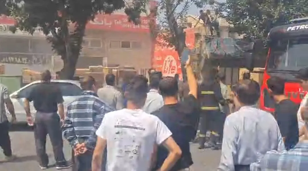 آتش‌سوزی گسترده فروشگاه لوازم خانگی در مهاباد