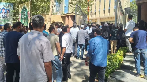 ۳۰۰ پرستار کردستانی در اعتراض به مشکلات معیشتی و پرداختی تجمع کردند