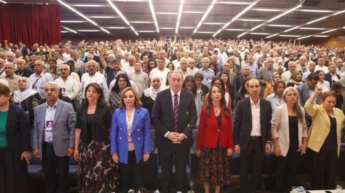 تولای حاتەم ئۆغوللاری و تونجەر باقرخان وەک هاوسەرۆکانی دەم پارتی هەڵبژێردرانەوە