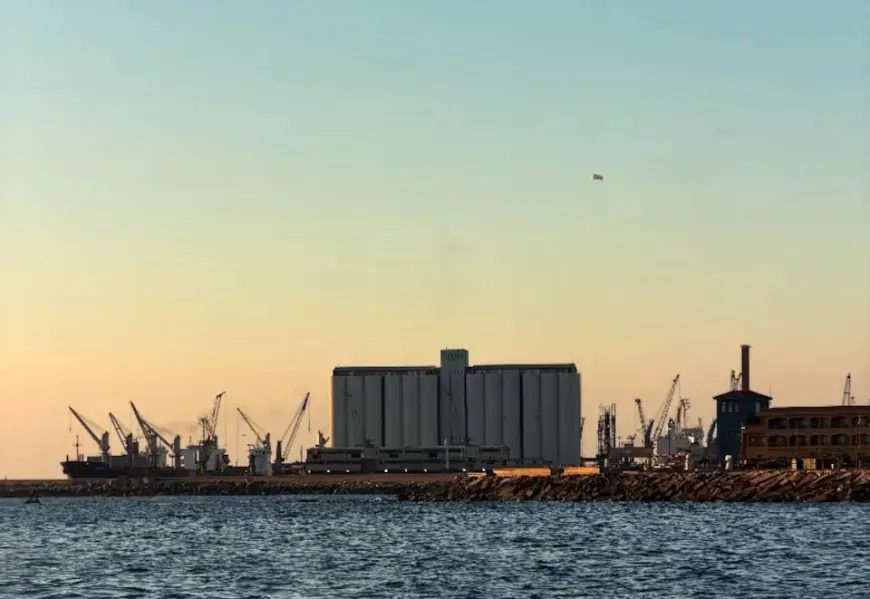 Russian warship convoy arrives on Syrian coast