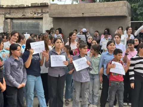 اعتراض دانش‌آموزان قامشلو به محدودیت آموزش زبان کُردی