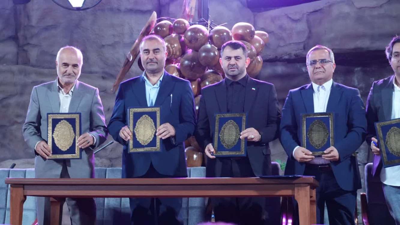 امضای تفاهم‌نامه ٦جانبه برای توسعه زنجیره ارزش انگور در آذربایجان غربی