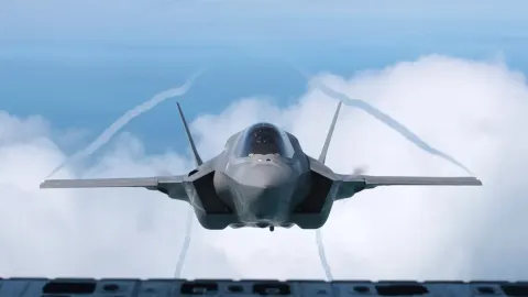 بلومبرگ: چین در حادثه ای به قطعات حساس جنگنده F-35 آمریکا دست یافت