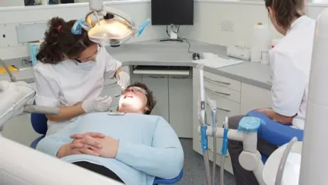 چرا ترکیه به مقصد اول متقاضیان ایرانی رشته دندانپزشکی تبدیل شده است؟