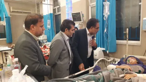 عیادت هیئت اعزامی استانداری کرمانشاه از مصدومان سانحه واژگونی اتوبوس