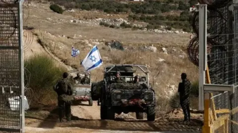 Zionist forces enter the outskirts of Daraa and shell the outskirts of Quneitra in southern Syria