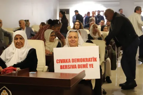 The members of the Dem Party in the Gizeltep City Council called for the resignation of the mayor; where did the story start?
