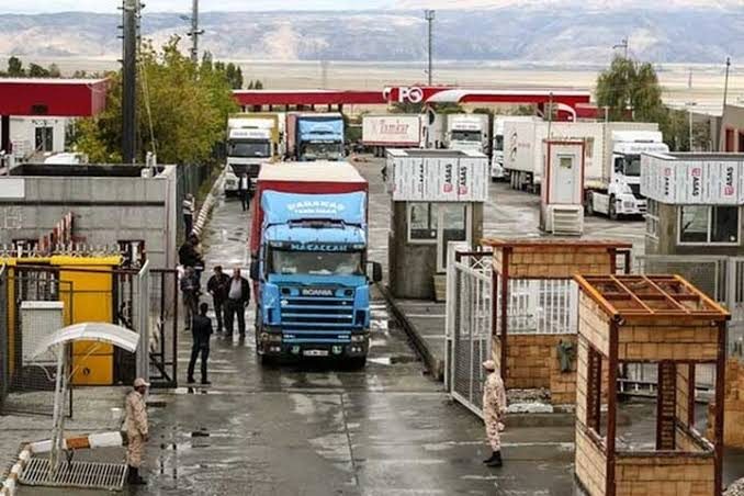 رشد ۴۰ درصدی تردد ناوگان باری از پایانه مرزی بازرگان