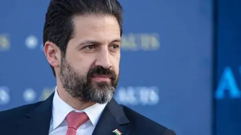 قباد طالبانی: مذاکرات تشکیل دولت اقلیم ادامه دارد