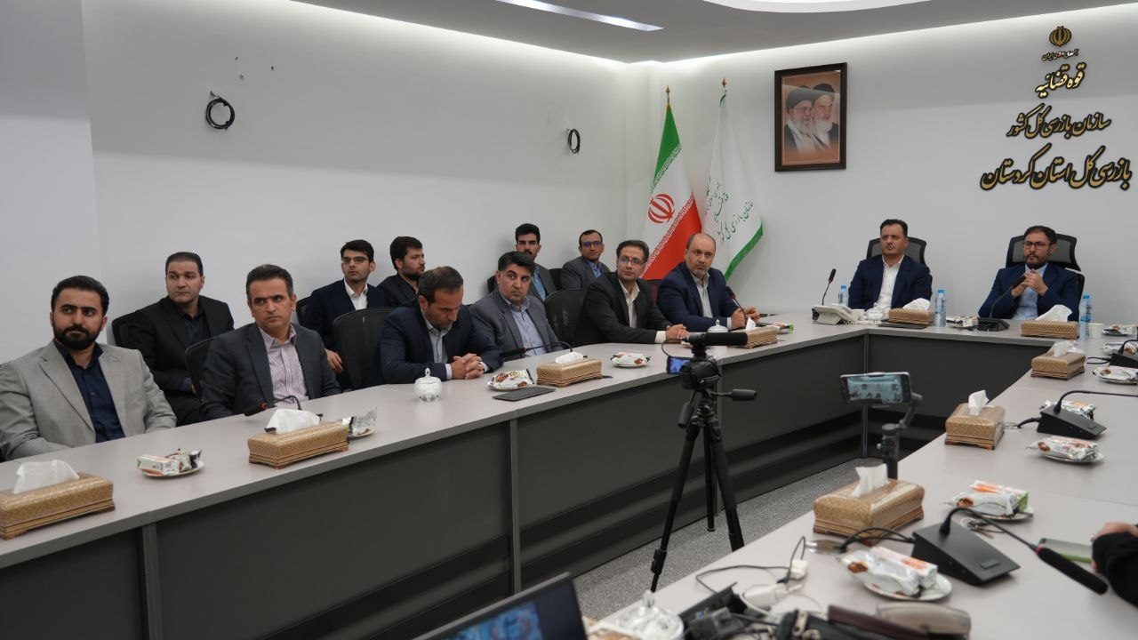 مقابله با فساد و اصلاح نظام اداری با جدیت دنبال شود