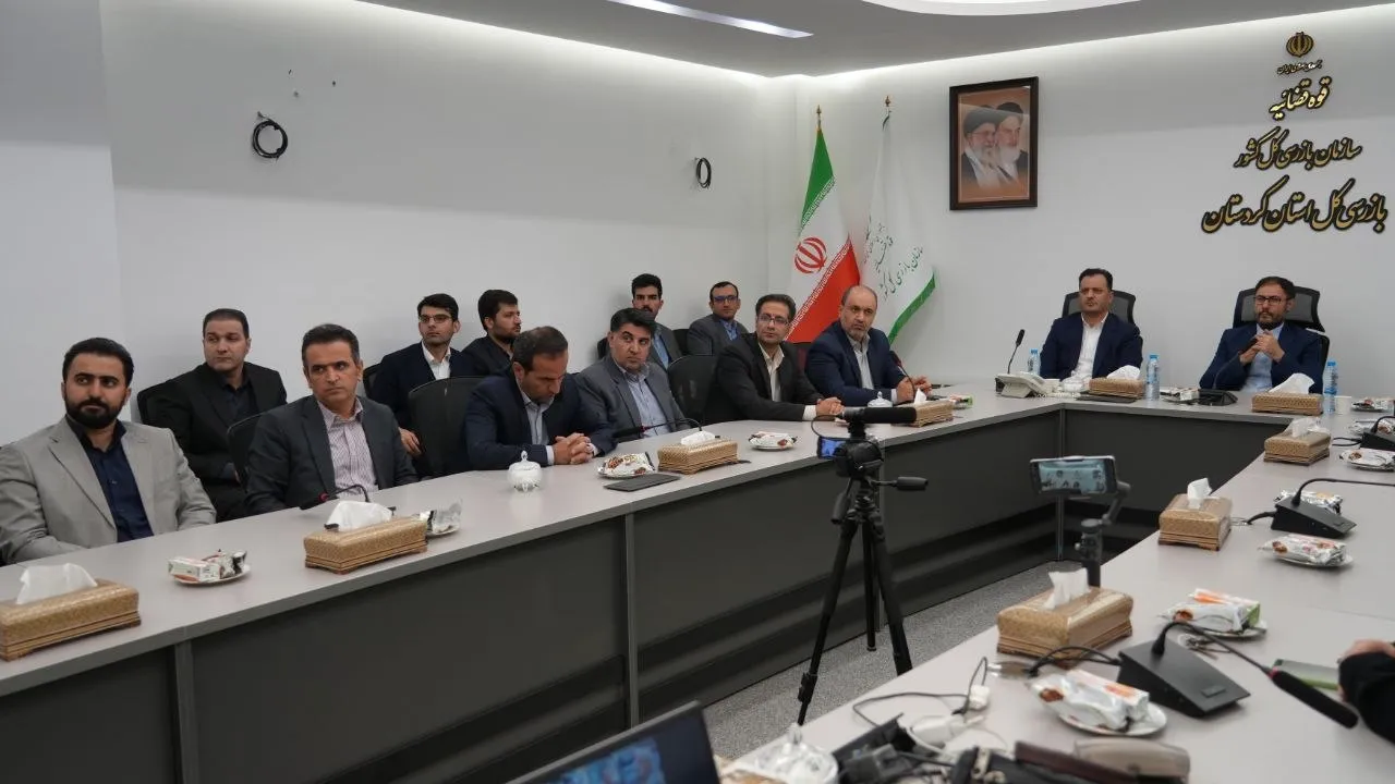 مقابله با فساد و اصلاح نظام اداری با جدیت دنبال شود