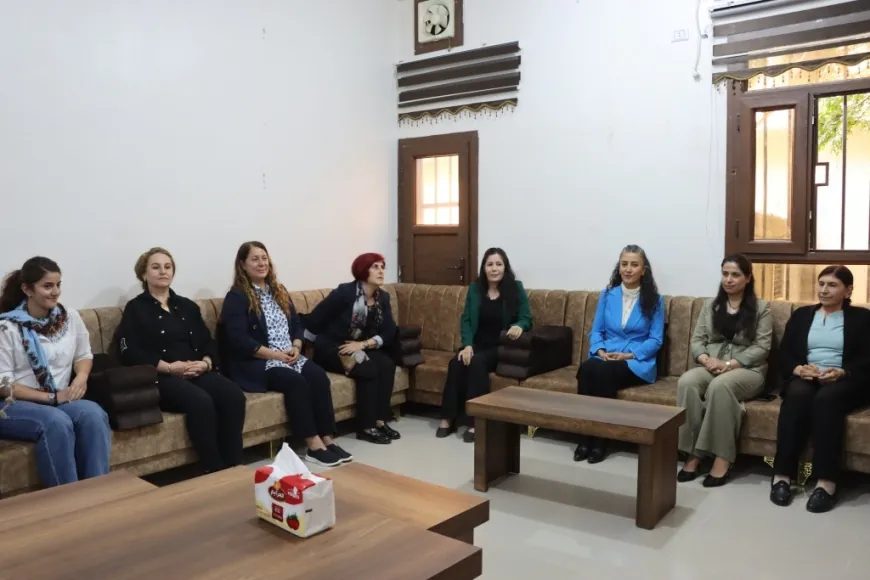 دیدار هیئت زنان حزب دَم پارتی با حزب اتحاد دموکراتیک در کوبانی