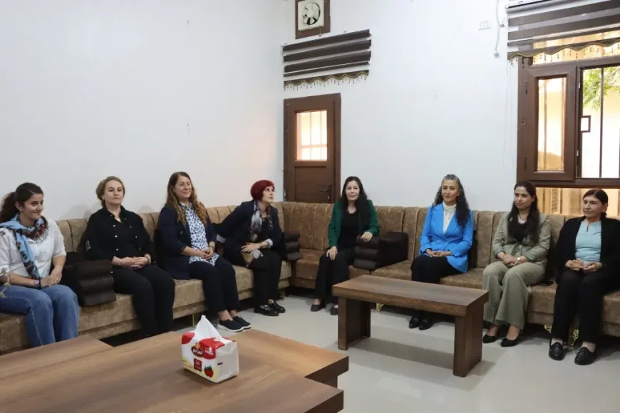 دیدار هیئت زنان حزب دَم پارتی با حزب اتحاد دموکراتیک در کوبانی