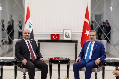 وەزیری دەرەوەی تورکیا لە بەغدا جەخت لە هاوئاهەنگی و پەیوەندییە دوو قۆڵییەکان دەکاتەوە