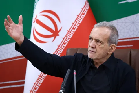پزشکیان: نارضایتی مردم به دلیل دعوا ما مسئولان است