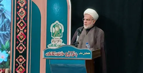 زنان نیمی از جمعیت استان را تشکیل می دهند و نقش مهمی در حفظ هویت فرهنگی دارند