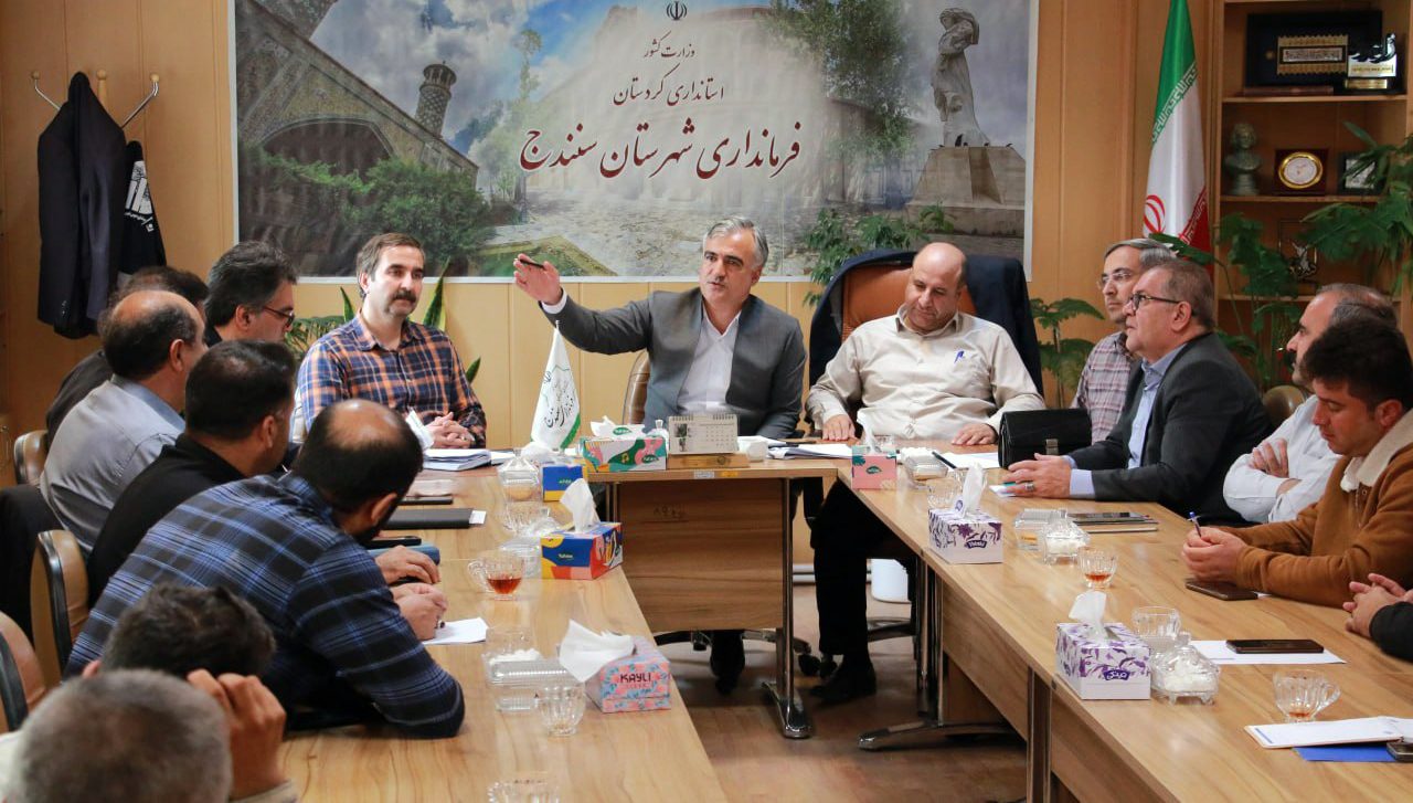تکمیل پروژه های نیمه تمام راه های روستایی در اولویت است
